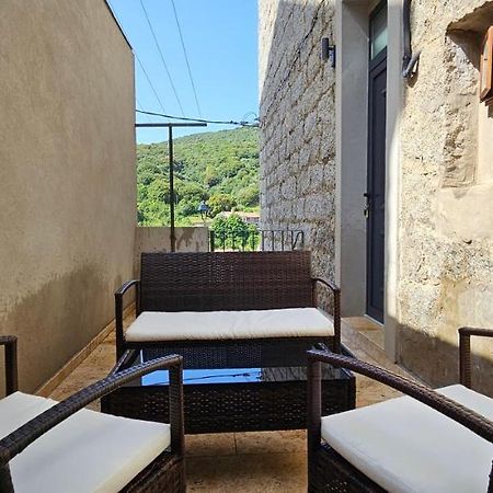 Bel & Ancien Appartement T3 Renove Dans Sartene Exteriör bild