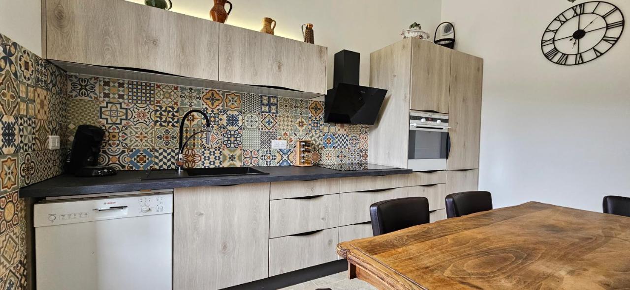 Bel & Ancien Appartement T3 Renove Dans Sartene Exteriör bild